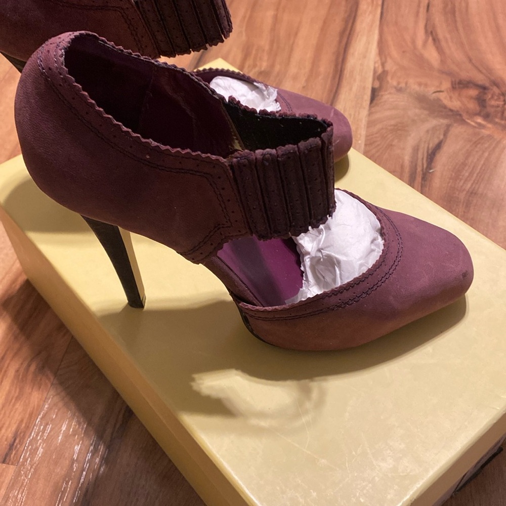 Max Studio plum colored heel nubbuck leather sz7